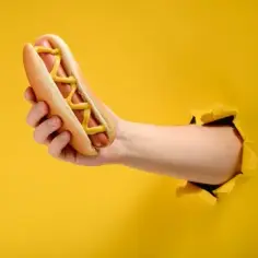 Ile kcal ma hot dog z Żabki? Sprawdź, co naprawdę jesz!