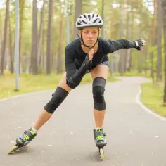 Ile kalorii spalisz podczas jazdy na rolkach na 10 km?