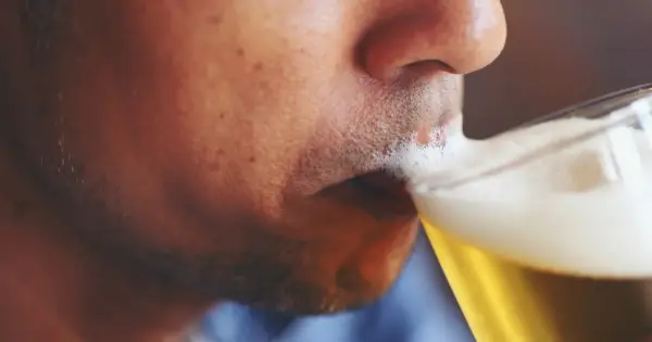 Czy alkohol podnosi cholesterol? Szokujące skutki dla zdrowia