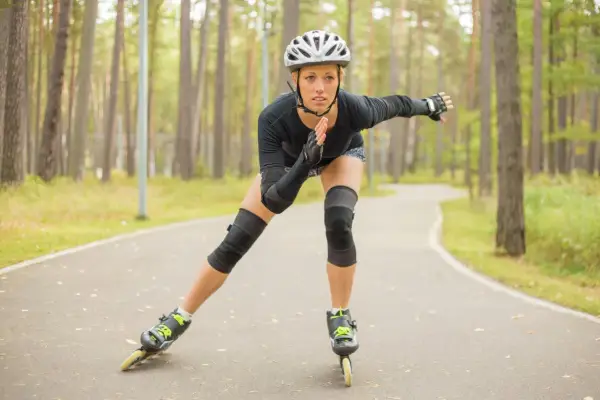 Ile kalorii spalisz podczas jazdy na rolkach na 10 km?